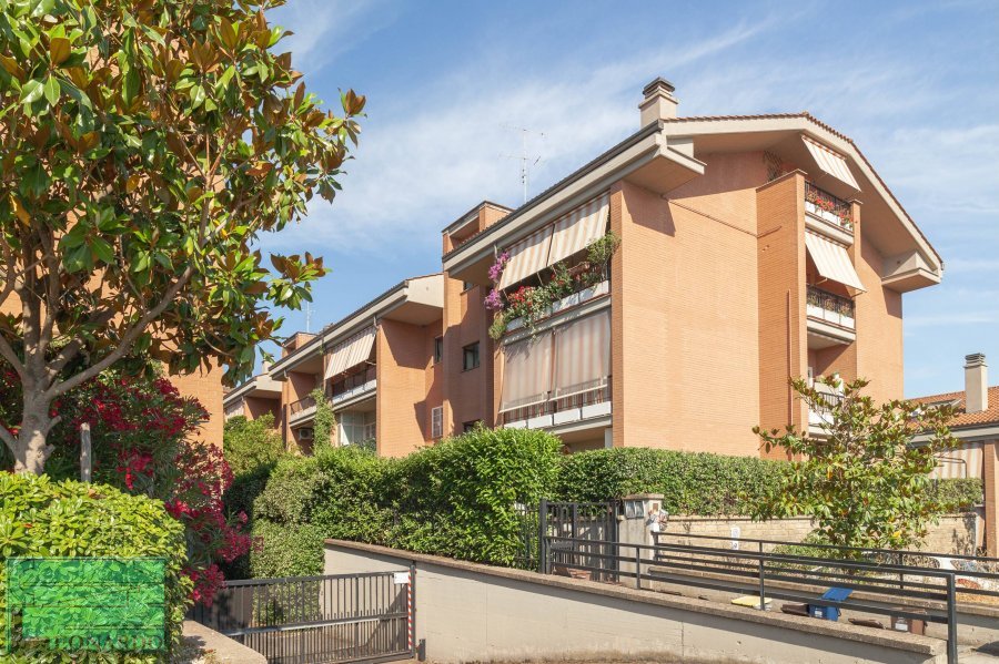 Appartamento bilivello con ascensore, Castel Gandolfo - Immobili Residenziali